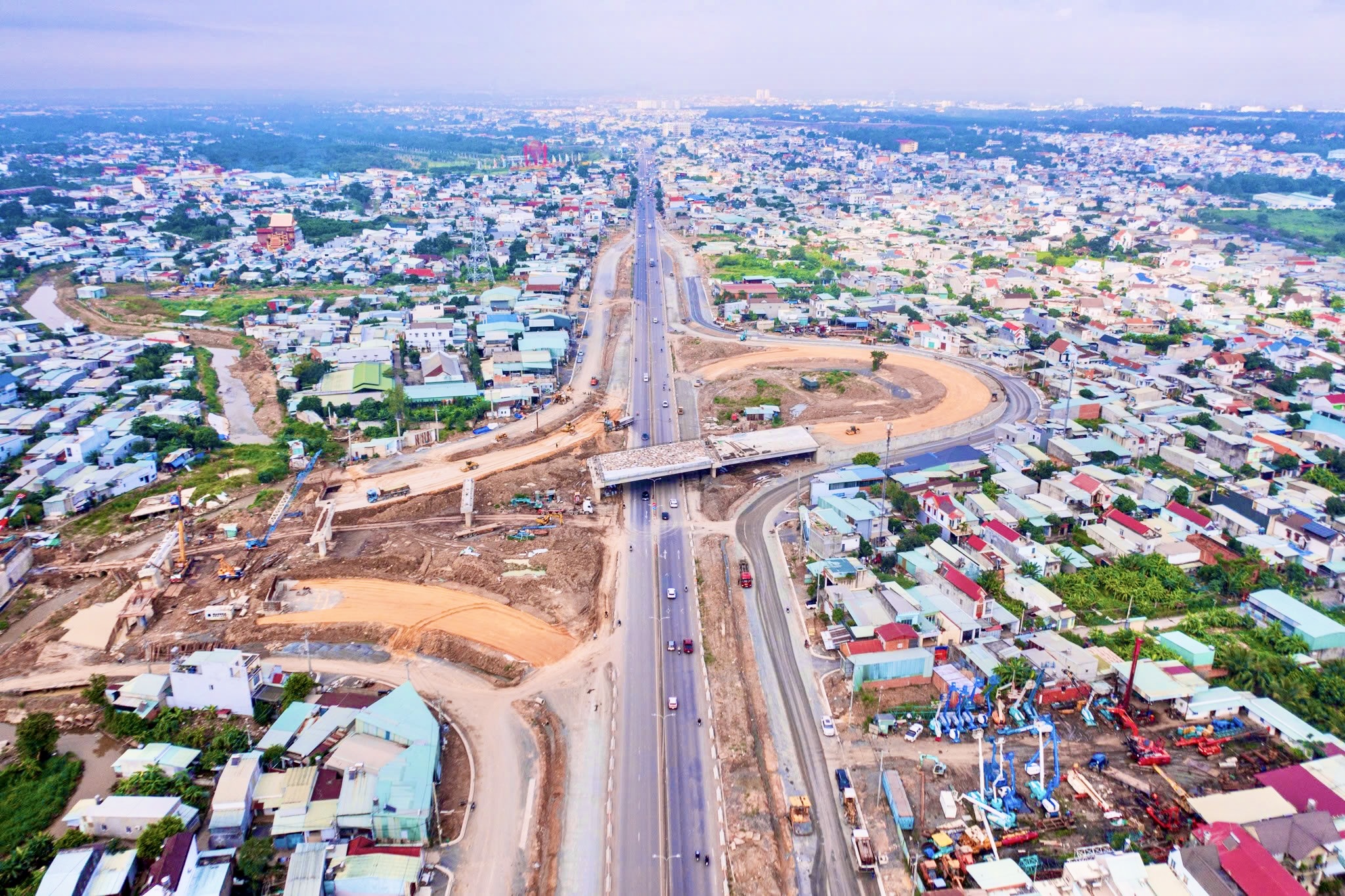 Cao tốc Biên Hòa - Vũng Tàu bước vào hai tháng chạy nước rút trước ngày thông xe kỹ thuật- Ảnh 4. Cao tốc Biên Hòa - Vũng Tàu bước vào hai tháng chạy nước rút trước ngày thông xe kỹ thuật- Ảnh 4.