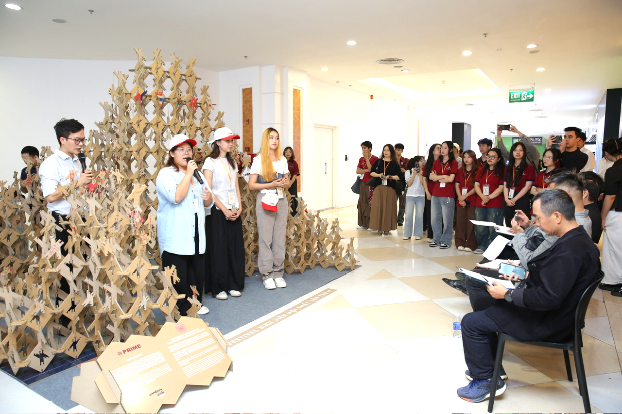Liên hoan Sinh viên Nội thất lần thứ II: Sáng tạo không gian từ bìa các-tông- Ảnh 3.