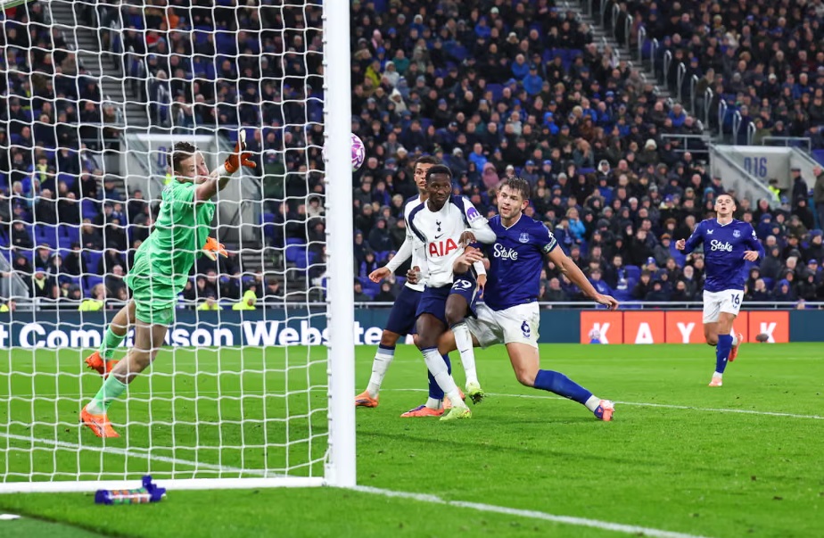 Van de Ven lập cú đúp, Tottenham thắng dễ dàng Everton- Ảnh 2.
