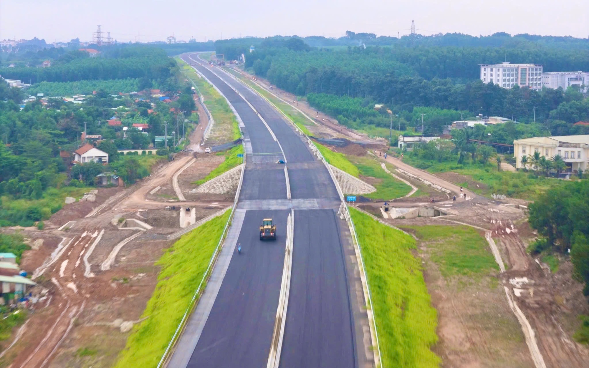 Bộ Xây dựng đề nghị địa phương hỗ trợ gỡ khó vật liệu thi công cao tốc Biên Hoà - Vũng Tàu