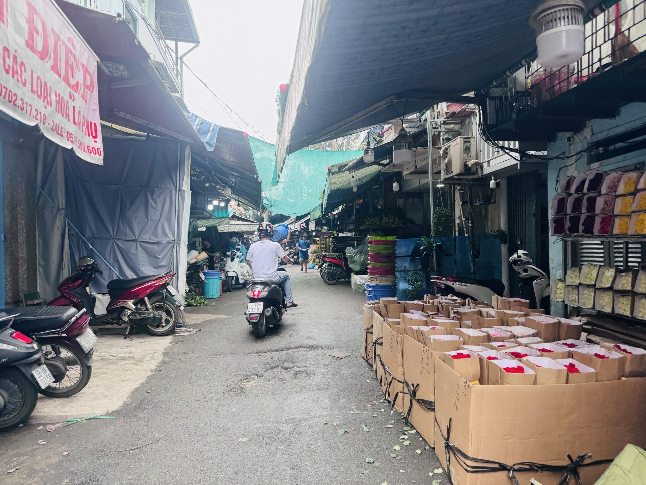 Cận cảnh con đường 5m giữa trung tâm TP.HCM sắp "lên đời" 17m với vốn ngàn tỷ đồng- Ảnh 6.