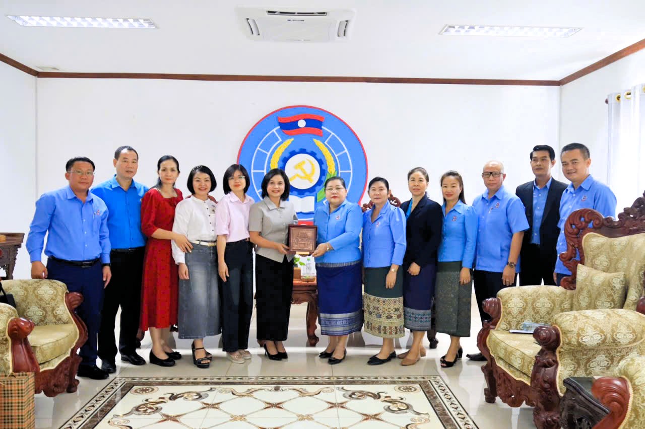 Thắt chặt đoàn kết Công đoàn Xây dựng VN và Công đoàn ngành Công chính và Vận tải Lào- Ảnh 2.