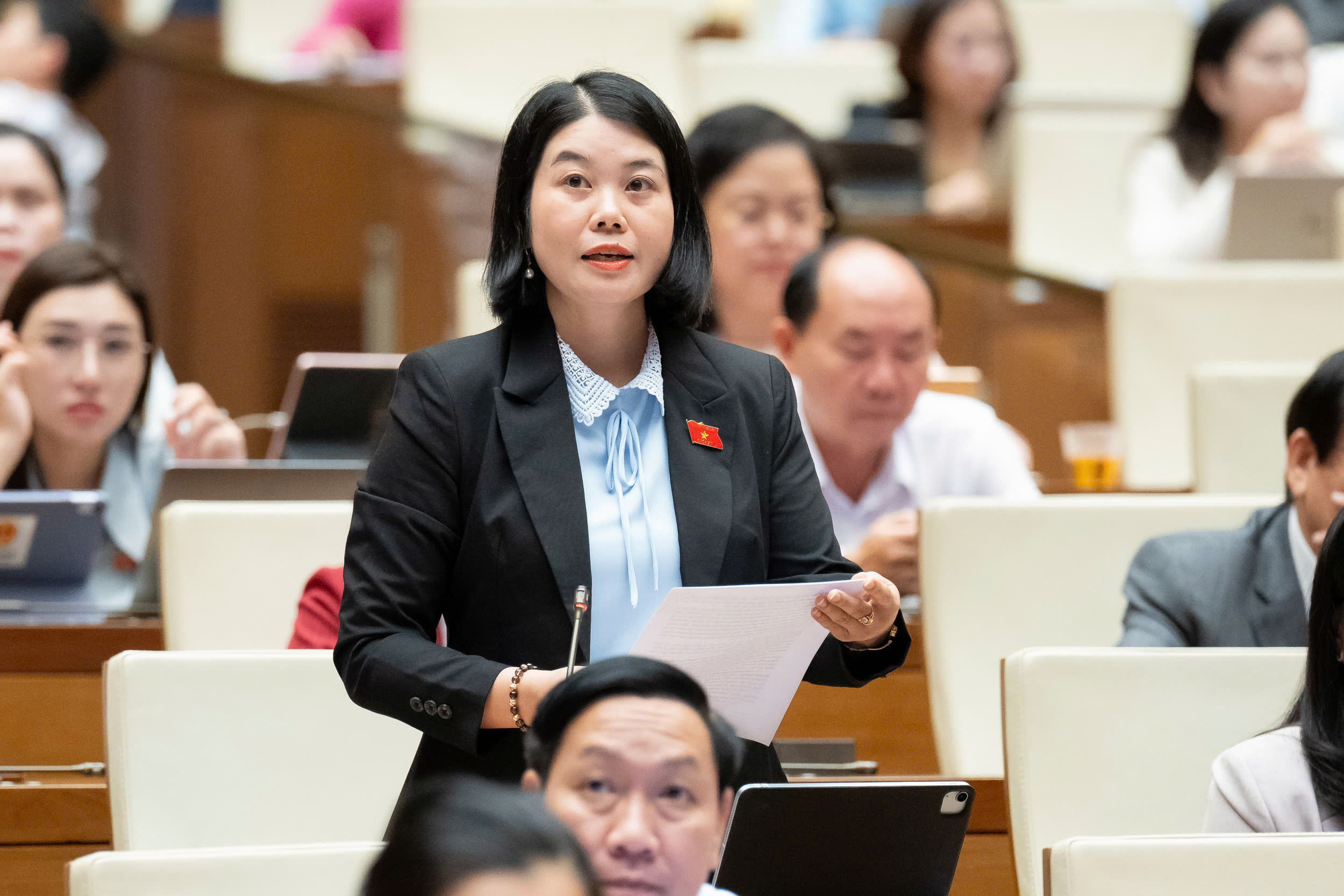 Đề nghị tăng cường quản lý, xử lý rác thải điện tử, pin mặt trời- Ảnh 1.