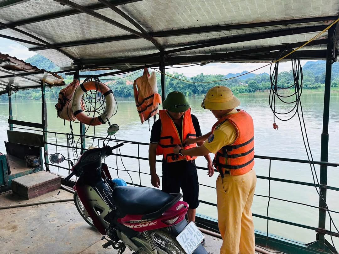 Có hệ thống sông hồ lớn, Tuyên Quang chú trọng đảm bảo ATGT, hạn chế tai nạn đường thủy- Ảnh 3. Có hệ thống sông hồ lớn, Tuyên Quang chú trọng đảm bảo ATGT, hạn chế tai nạn đường thủy- Ảnh 3.