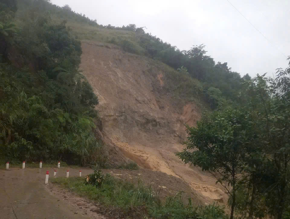 Núi nổ vang rền và lũ bùn kéo dài 3km ở vùng miền núi Quảng Ngãi- Ảnh 9. Núi nổ vang rền và lũ bùn kéo dài 3km ở vùng miền núi Quảng Ngãi- Ảnh 9.
