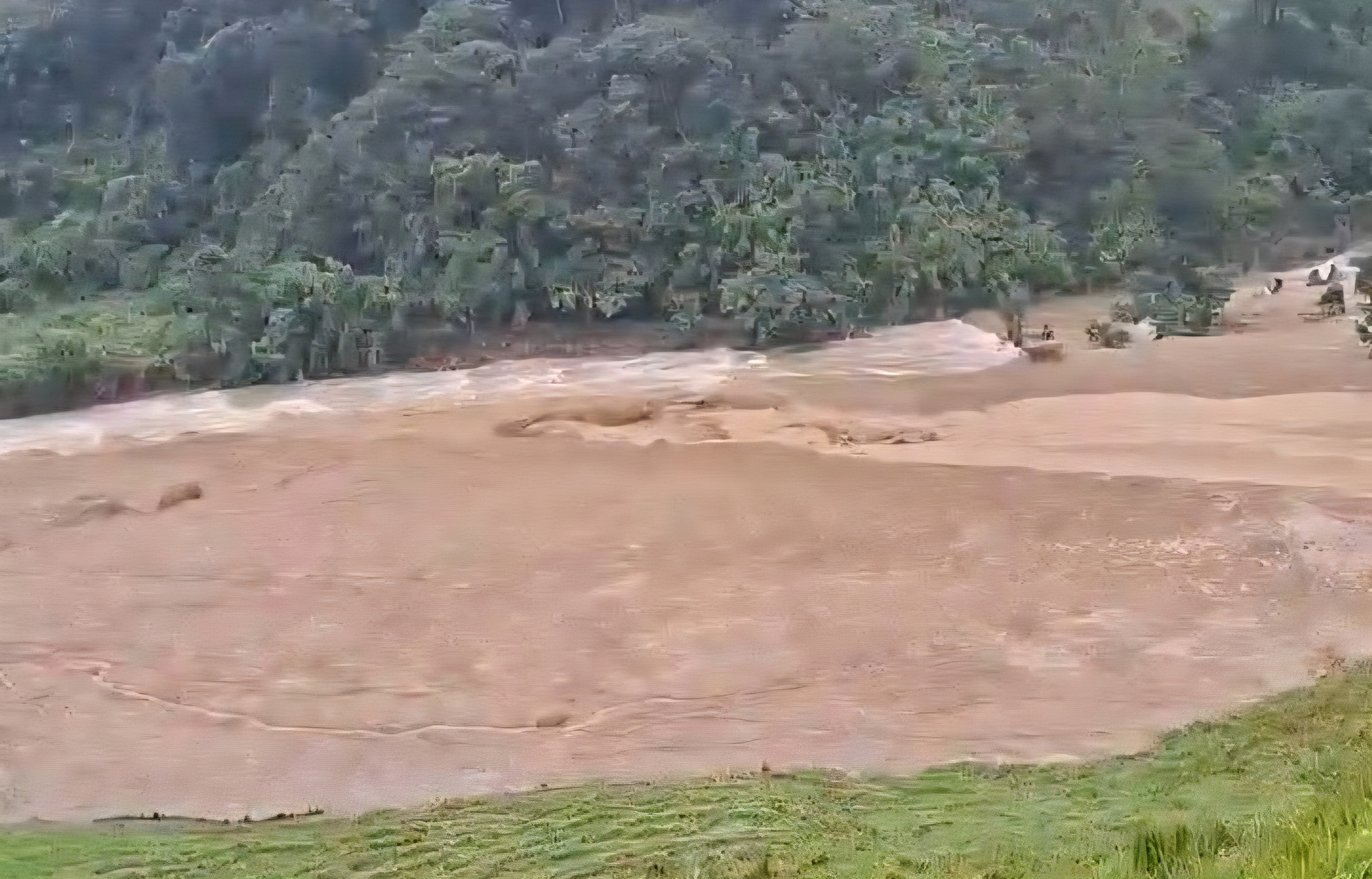 Núi nổ vang rền và lũ bùn kéo dài 3km ở vùng miền núi Quảng Ngãi- Ảnh 10. Núi nổ vang rền và lũ bùn kéo dài 3km ở vùng miền núi Quảng Ngãi- Ảnh 10.