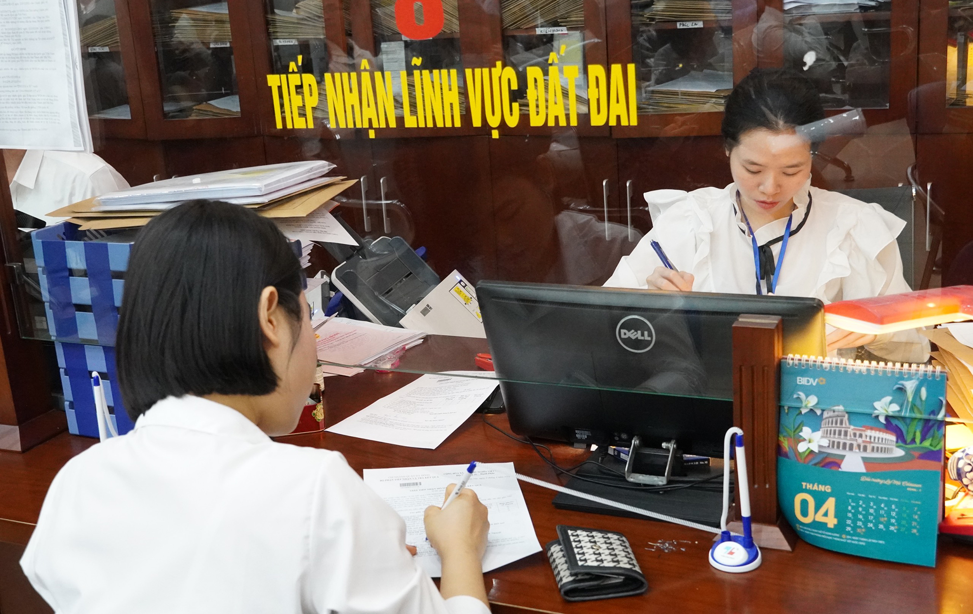 Nên chuyển chi nhánh văn phòng đăng ký đất đai về xã- Ảnh 1. Nên chuyển chi nhánh văn phòng đăng ký đất đai về xã- Ảnh 1.