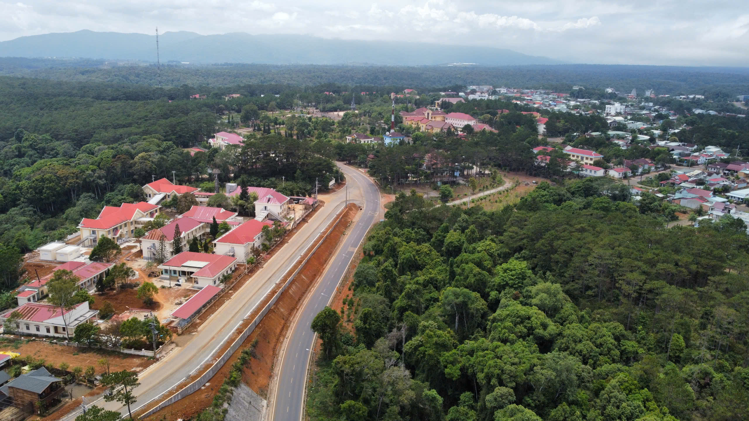 Quảng Ngãi đấu giá 40 lô đất ở Măng Đen, dự thu hơn 200 tỷ đồng- Ảnh 5. Quảng Ngãi đấu giá 40 lô đất ở Măng Đen, dự thu hơn 200 tỷ đồng- Ảnh 5.