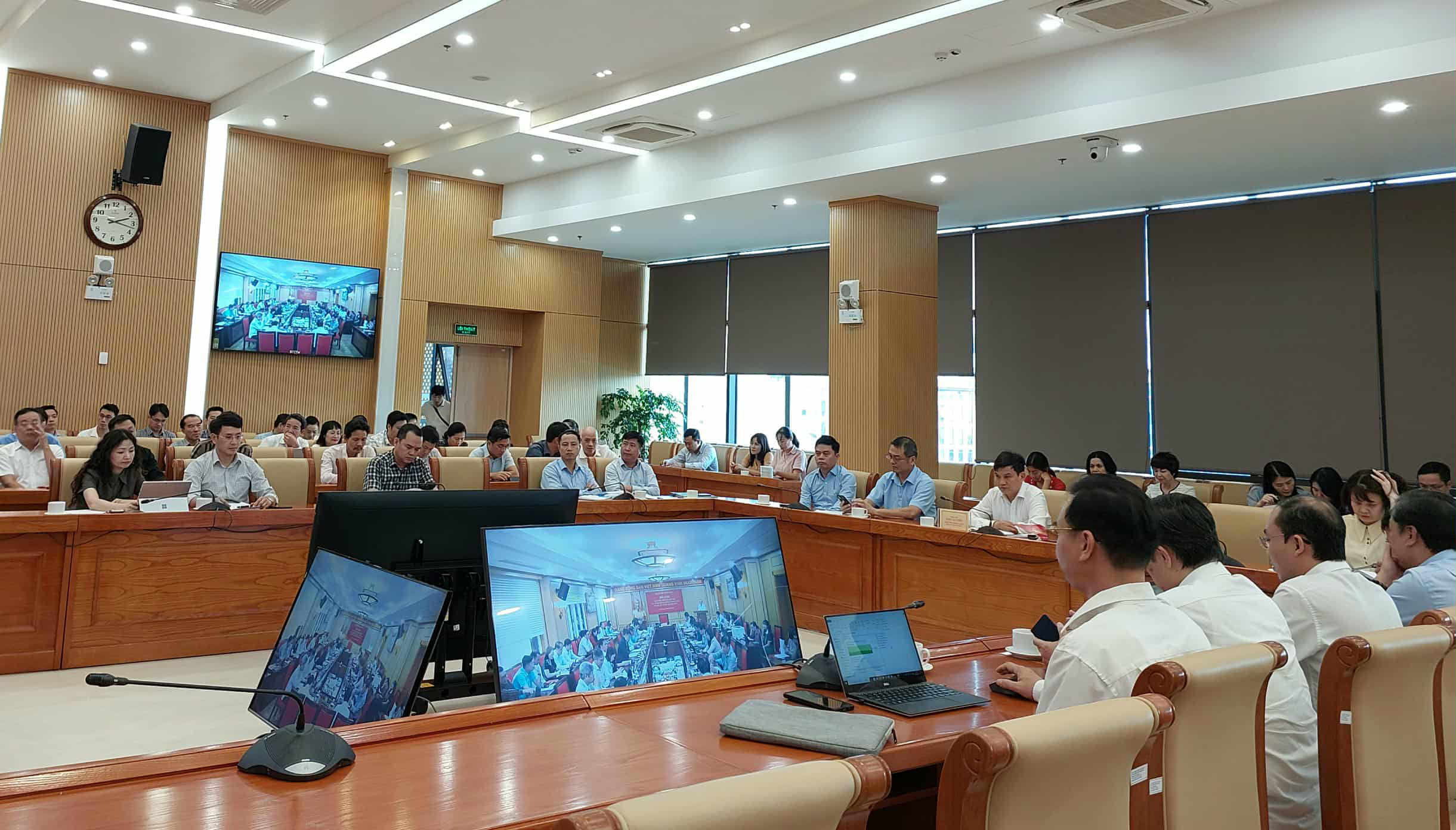 Ban Thường vụ Đảng ủy Bộ Xây dựng kết nối hội nghị quán triệt văn bản mới về xây dựng Đảng- Ảnh 1. Ban Thường vụ Đảng ủy Bộ Xây dựng kết nối hội nghị quán triệt văn bản mới về xây dựng Đảng- Ảnh 1.