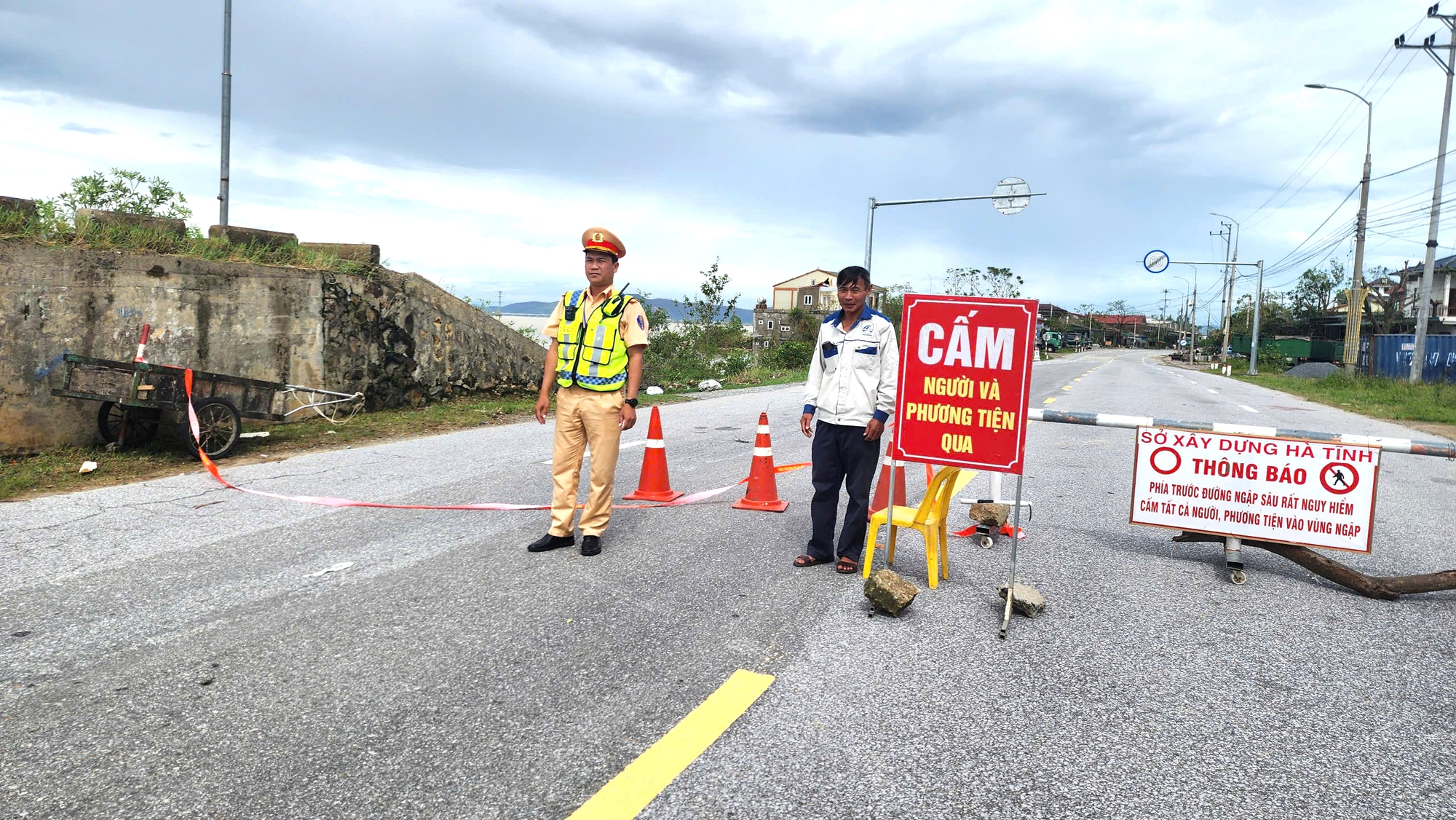 H&agrave; Tĩnh: Những người &acirc;m thầm giữ đường th&ocirc;ng suốt giữa m&ugrave;a mưa- Ảnh 2.