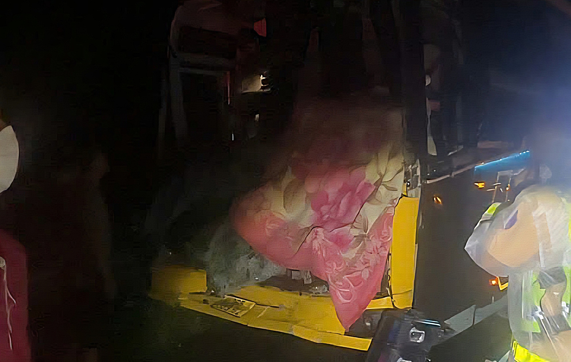 Tai nạn xe khách trên cao tốc Đà Nẵng - Quảng Ngãi, 5 người bị thương- Ảnh 1.