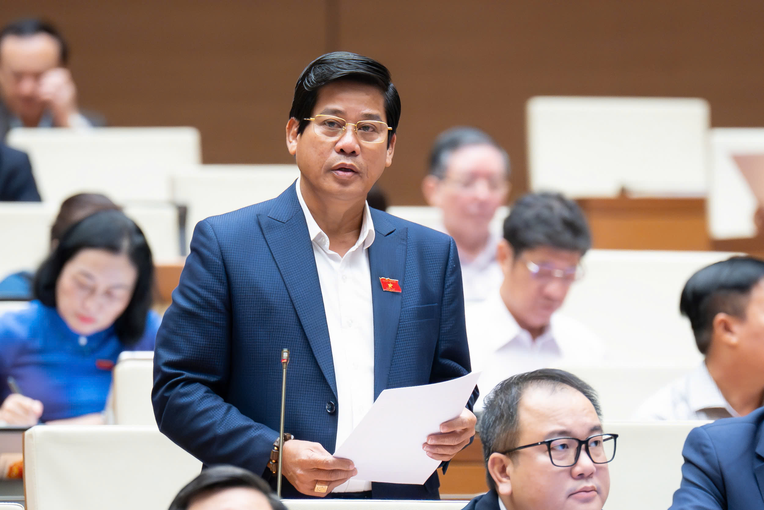 Đại biểu Quốc hội đề nghị tăng lương cơ sở ngay từ 1/1/2026- Ảnh 2. Đại biểu Quốc hội đề nghị tăng lương cơ sở ngay từ 1/1/2026- Ảnh 2.