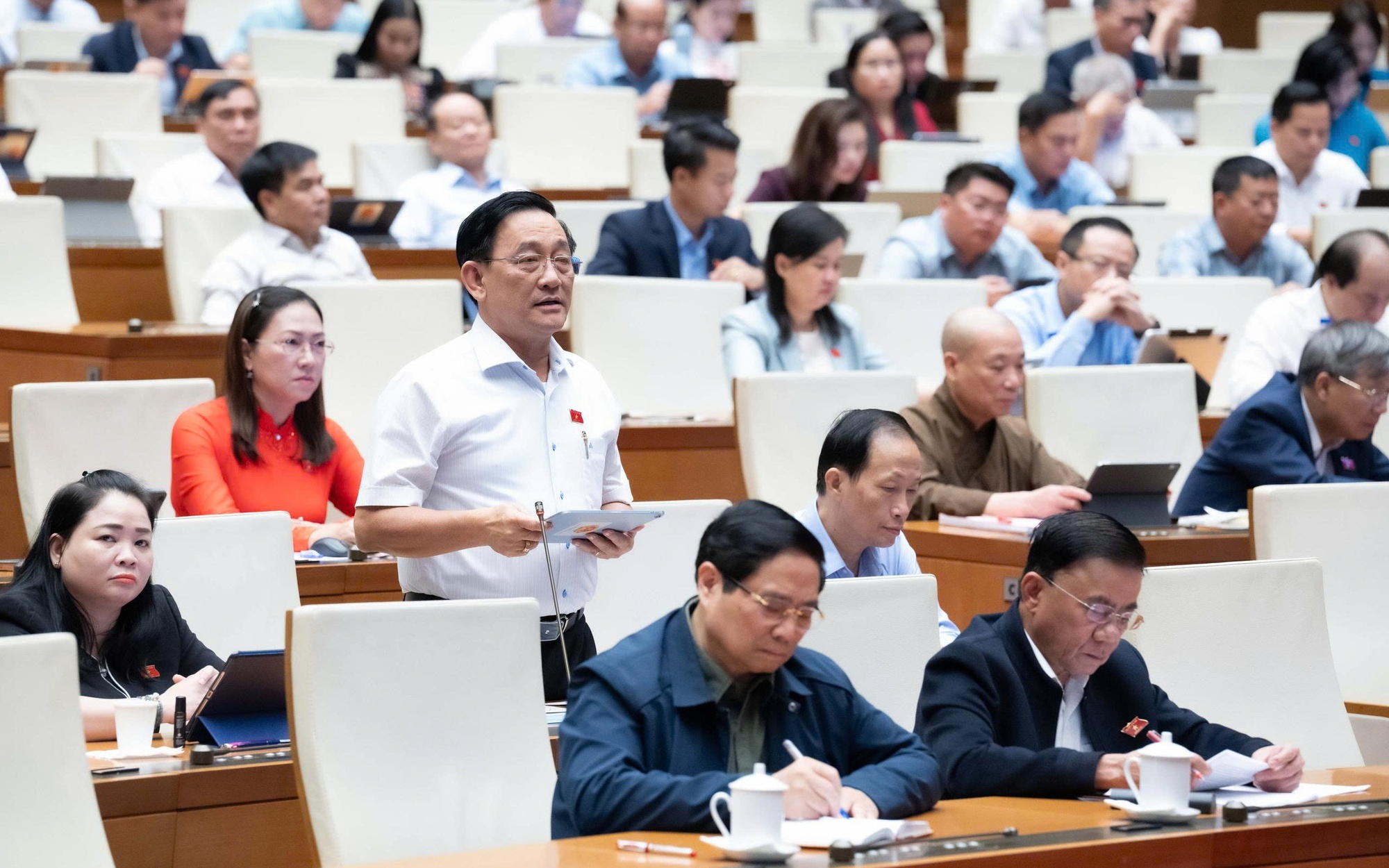 Phó Thủ tướng Phạm Thị Thanh Trà nêu lộ trình cải cách tiền lương- Ảnh 2. Đại biểu Quốc hội đề nghị tăng lương cơ sở ngay từ 1/1/2026