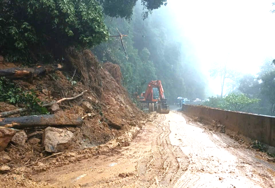 H&agrave; Tĩnh: Những người &acirc;m thầm giữ đường th&ocirc;ng suốt giữa m&ugrave;a mưa- Ảnh 3.