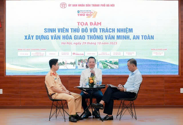 Lan tỏa văn minh giao thông Thủ đô từ cổng trường- Ảnh 1. Lan tỏa văn minh giao thông Thủ đô từ cổng trường- Ảnh 1.