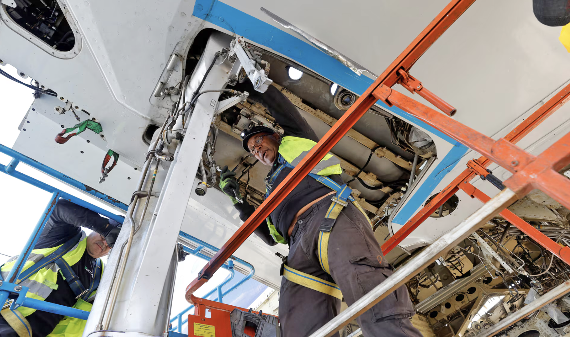 Kỳ lạ dỡ máy bay mới để… lấy phụ tùng cho thuê- Ảnh 1.