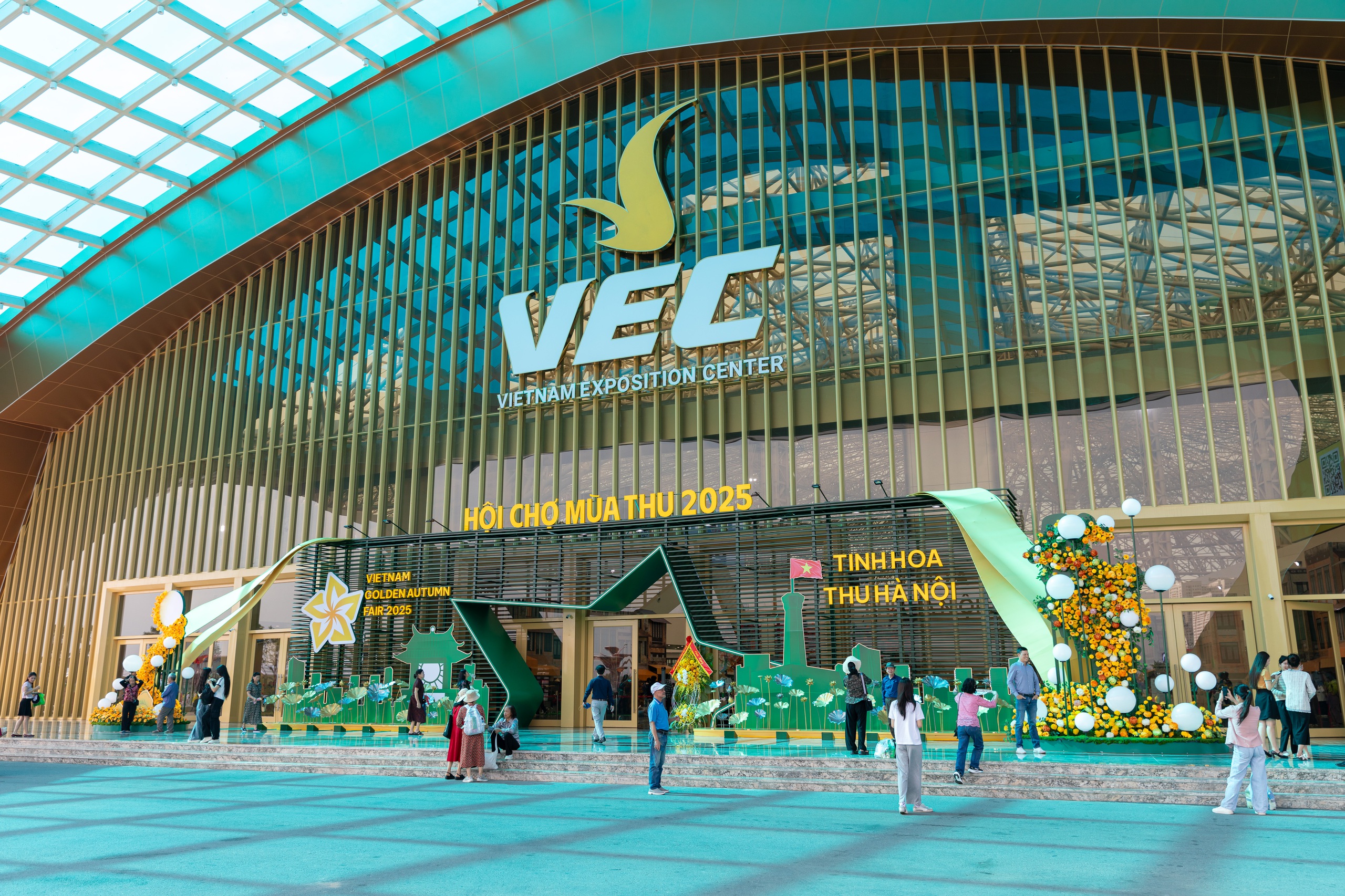 Gian hàng Vietnam Airlines hút khách tham quan tại Hội chợ Mùa thu 2025- Ảnh 10. Gian hàng Vietnam Airlines hút khách tham quan tại Hội chợ Mùa thu 2025- Ảnh 10.