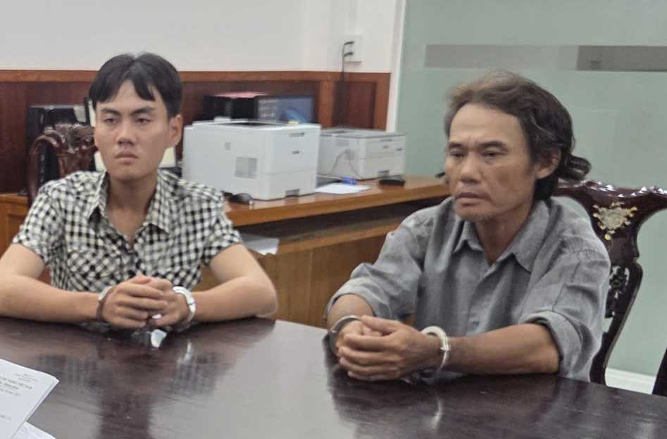 Vĩnh Long: Bắt 2 cha con bị truy nã khi đang trốn ở TP.HCM- Ảnh 1.