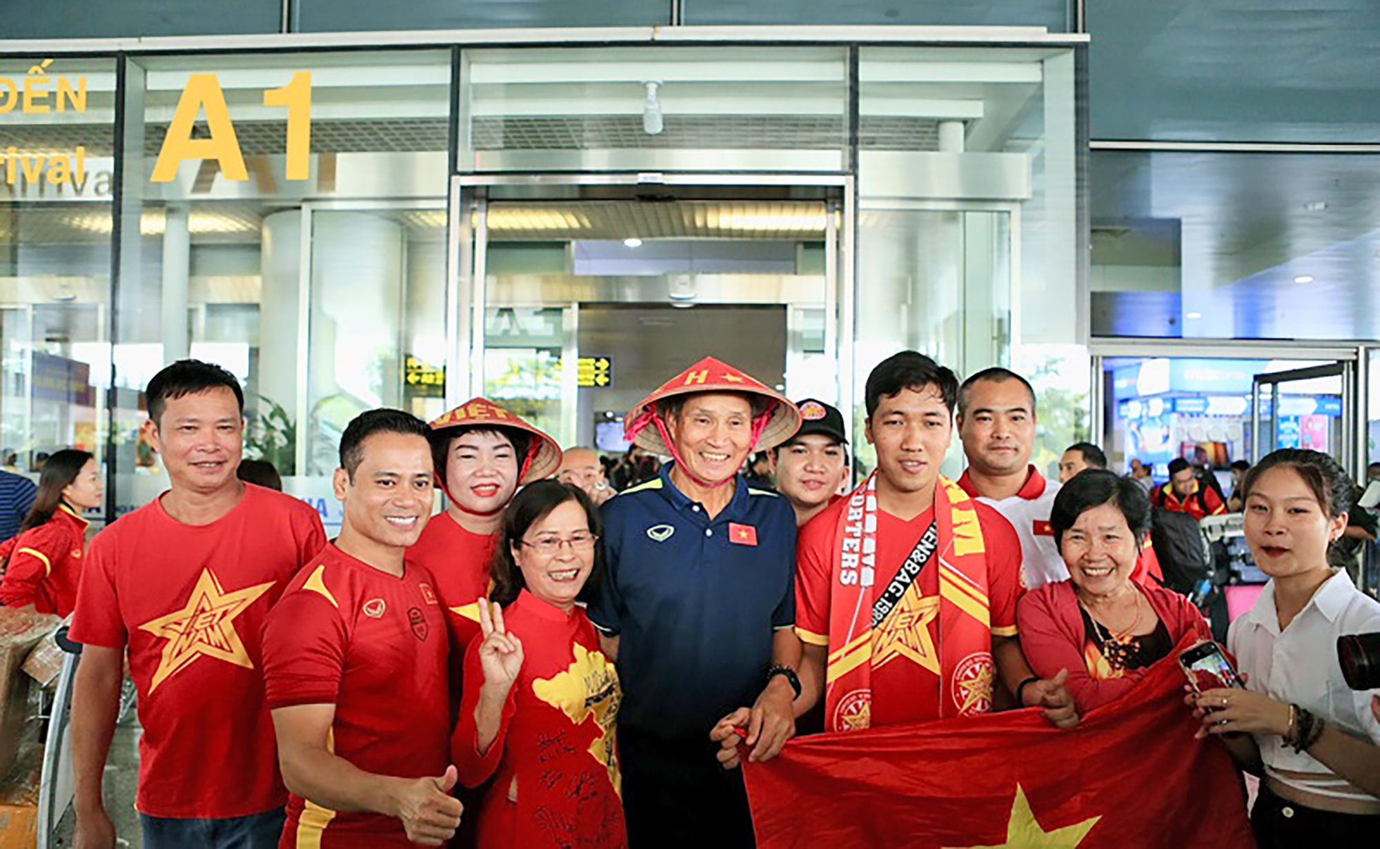 HLV Mai Đức Chung: Còn sức là còn cống hiến  cho bóng đá nữ- Ảnh 3. HLV Mai Đức Chung: Còn sức là còn cống hiến  cho bóng đá nữ- Ảnh 3.