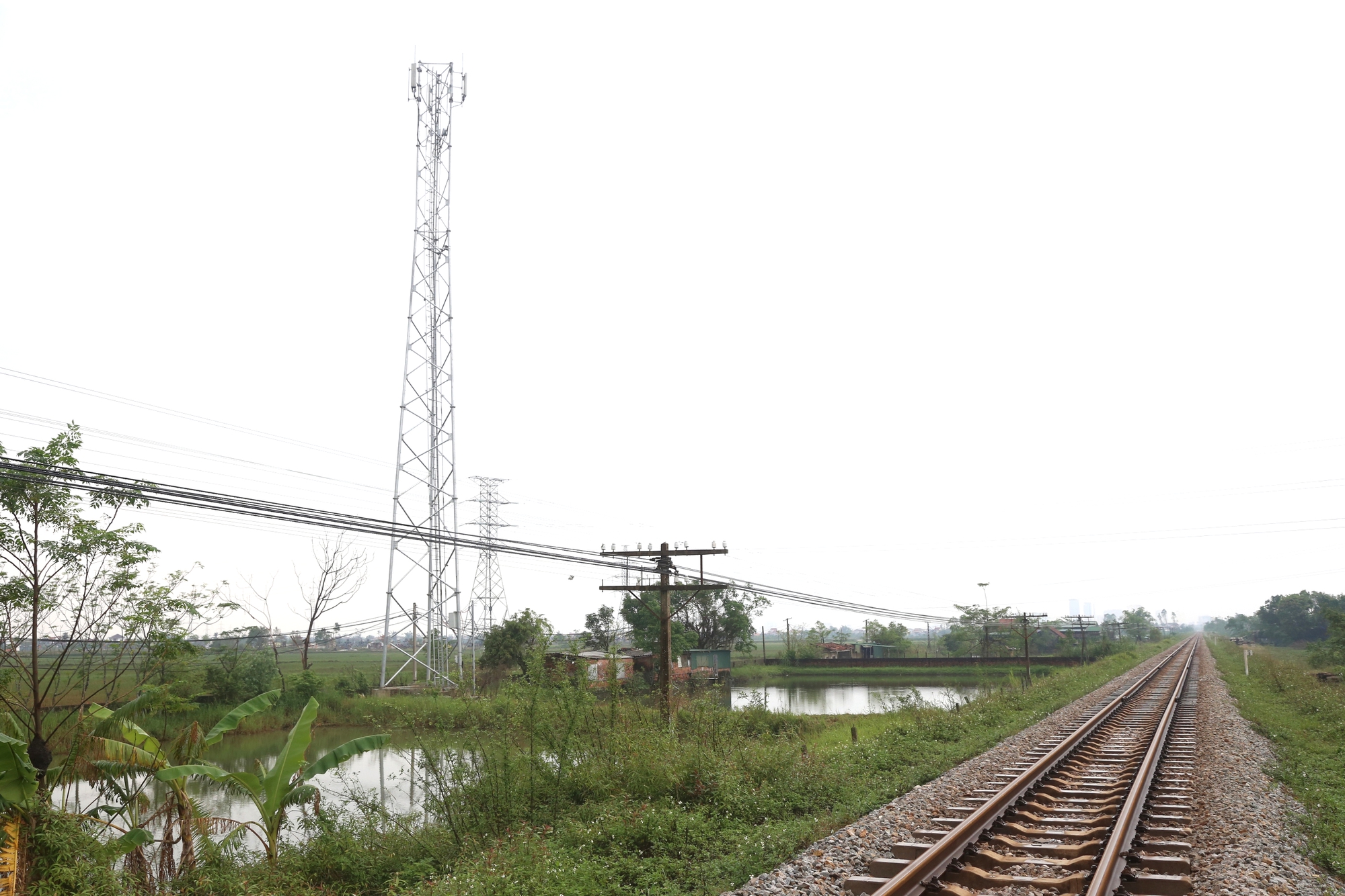 Nghệ An: Xử lý dứt điểm công trình vi phạm hành lang bảo vệ an toàn đường sắt- Ảnh 1. Nghệ An: Xử lý dứt điểm công trình vi phạm hành lang bảo vệ an toàn đường sắt- Ảnh 1.