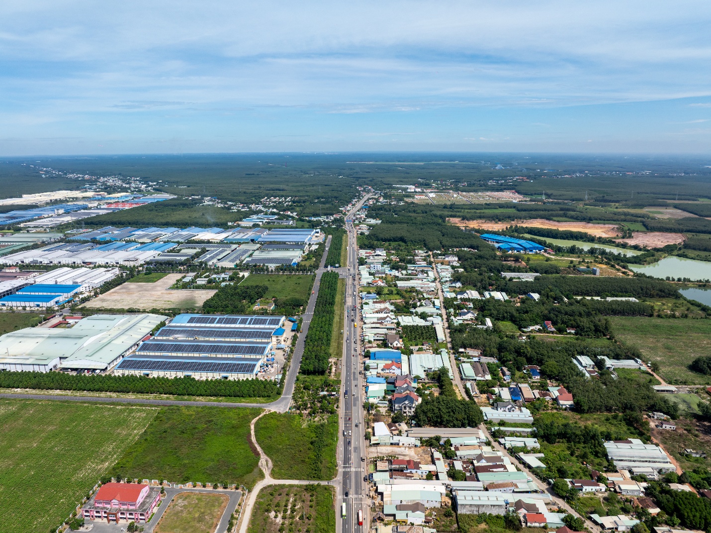 Nhà đầu tư bất động sản săn đất nền giá “trăng non”- Ảnh 1. Nhà đầu tư bất động sản săn đất nền giá “trăng non”- Ảnh 1.