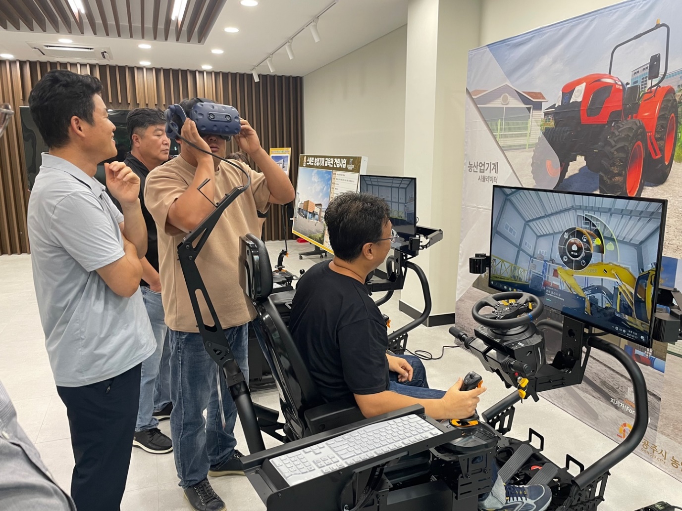 Công ty công nghệ Hàn Quốc giới thiệu nền tảng đào tạo xây dựng thực tế ảo (VR) ở Việt Nam- Ảnh 1. Công ty công nghệ Hàn Quốc giới thiệu nền tảng đào tạo xây dựng thực tế ảo (VR) ở Việt Nam- Ảnh 1.