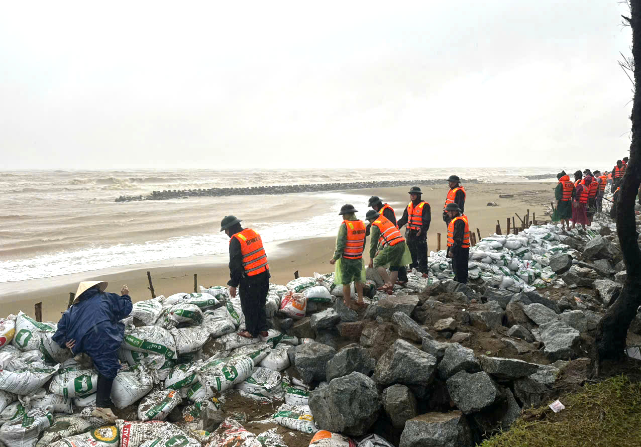 Hà Tĩnh: 7 công trình đê điều, thủy lợi cấp bách hư hỏng sau mưa bão cần được sửa chữa- Ảnh 1. Hà Tĩnh: 7 công trình đê điều, thủy lợi cấp bách hư hỏng sau mưa bão cần được sửa chữa- Ảnh 1.
