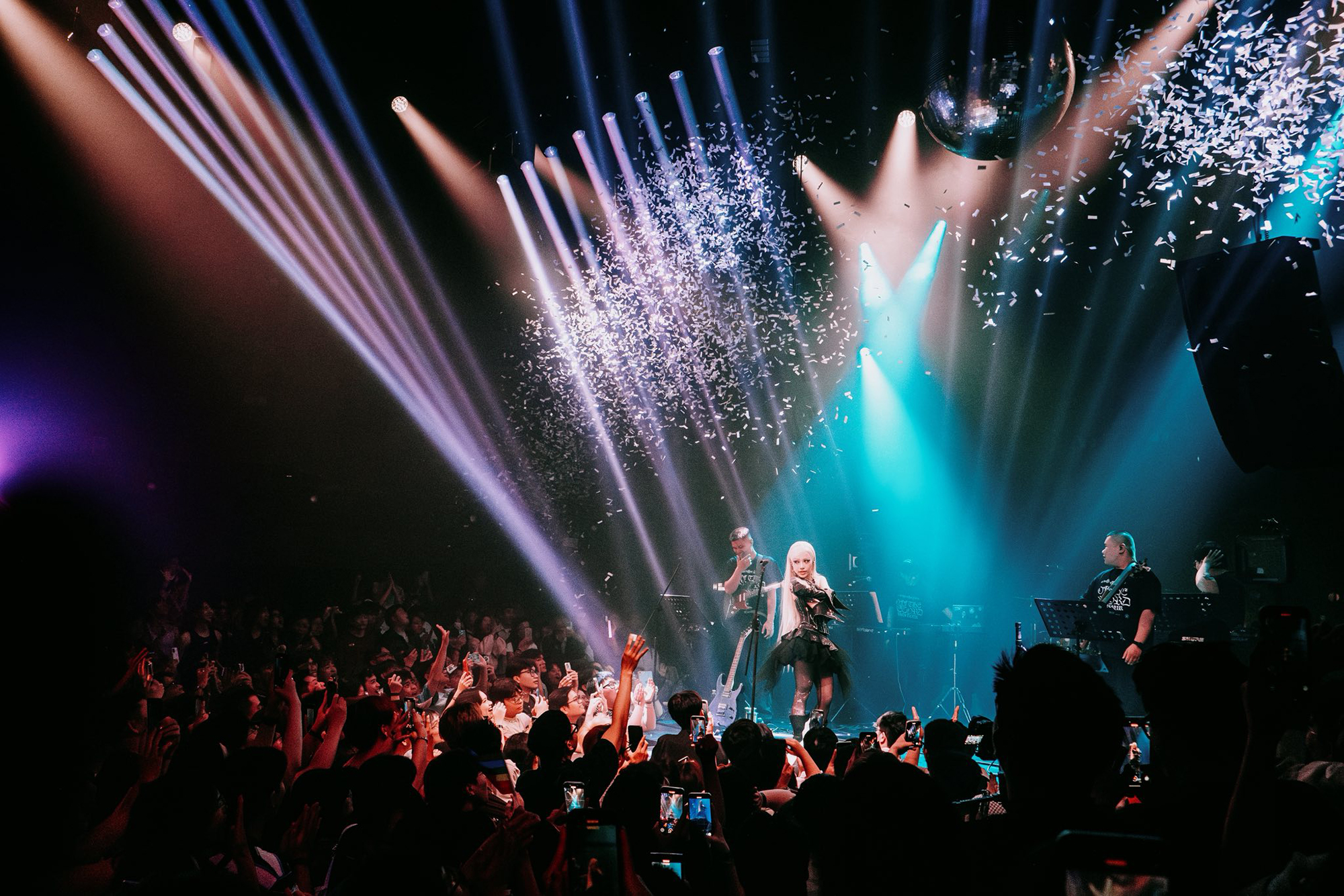 Ca sĩ Phùng Khánh Linh: Giữa một vạn người, khó nhất là thấy chính mình- Ảnh 2. Ca sĩ Phùng Khánh Linh: Giữa một vạn người, khó nhất là thấy chính mình- Ảnh 2.