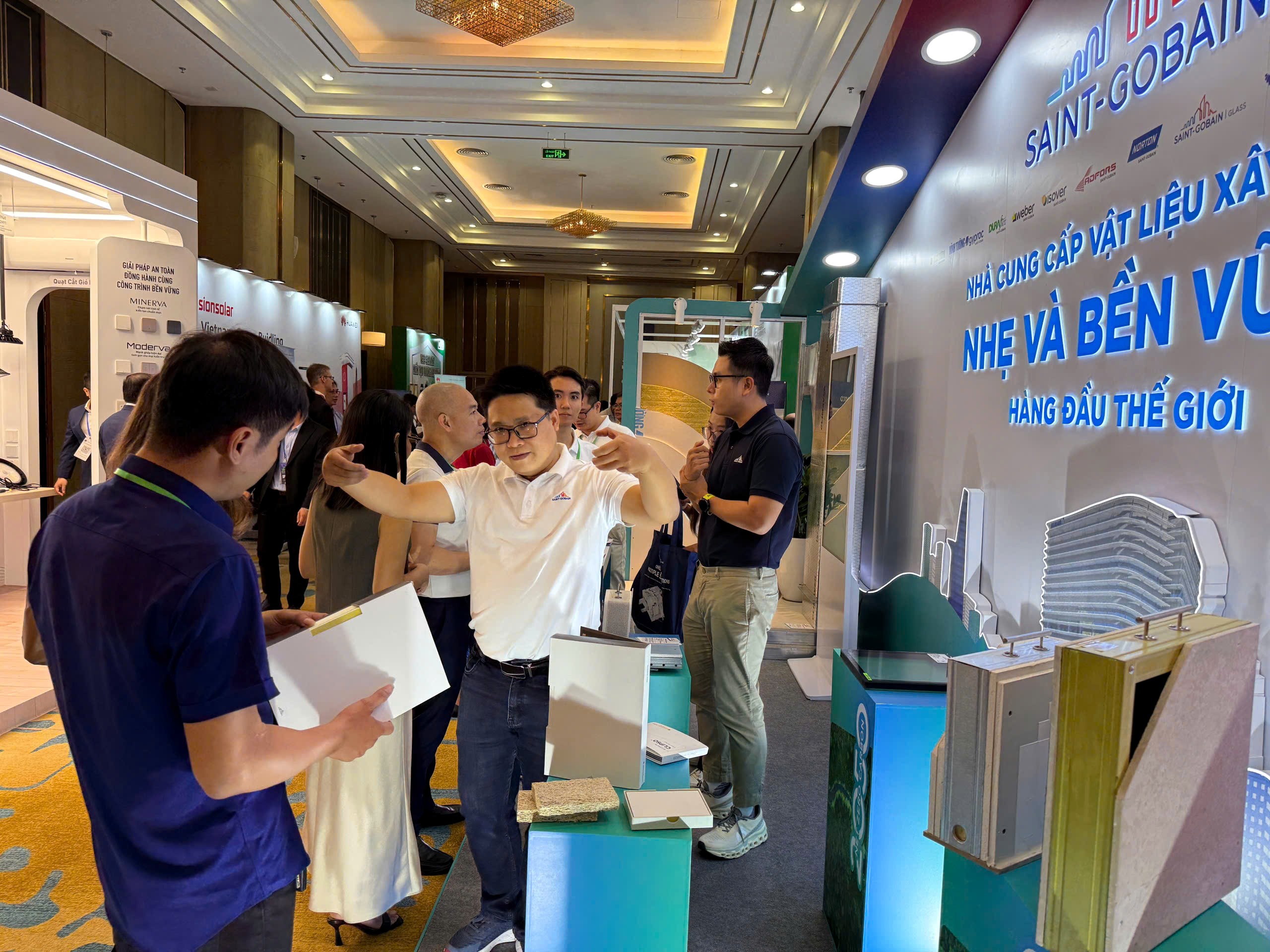 Thúc đẩy chuyển đổi xanh từ giải pháp kiến trúc đến đổi mới công nghệ- Ảnh 2. Thúc đẩy chuyển đổi xanh từ giải pháp kiến trúc đến đổi mới công nghệ- Ảnh 2.