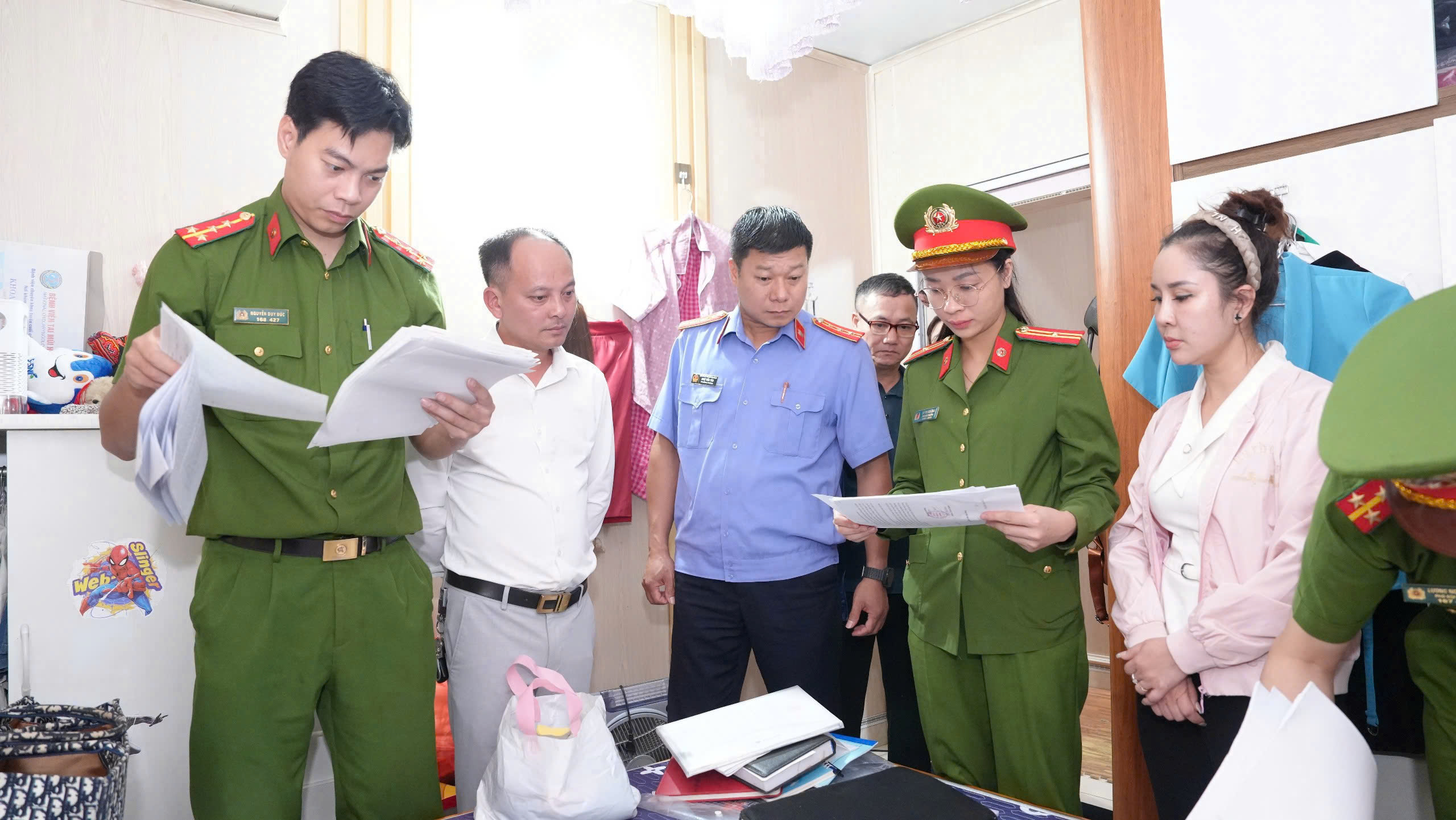 Lào Cai: Bắt hiệu trưởng và kế toán trường mầm non chiếm đoạt 580 triệu đồng- Ảnh 1. Lào Cai: Bắt hiệu trưởng và kế toán trường mầm non chiếm đoạt 580 triệu đồng- Ảnh 1.