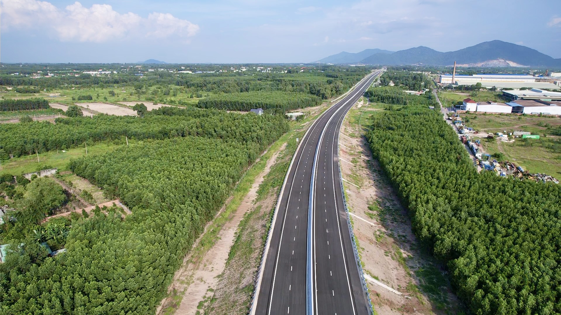 Một nhiệm kỳ bứt phá hạ tầng, mở cánh cửa thịnh vượng cho người dân TP.HCM ven biển- Ảnh 1.