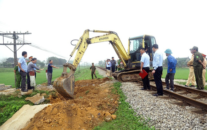 Hà Tĩnh tăng cường giải pháp đảm bảo an toàn giao thông đường sắt trong tình hình mới- Ảnh 1.