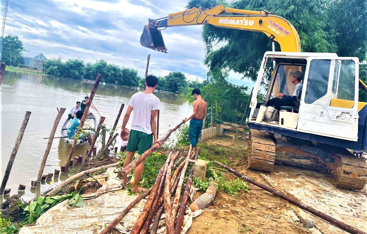 Huế: Công bố tình huống khẩn cấp tình trạng sạt lở bờ sông Bồ- Ảnh 1. Huế: Công bố tình huống khẩn cấp tình trạng sạt lở bờ sông Bồ- Ảnh 1.