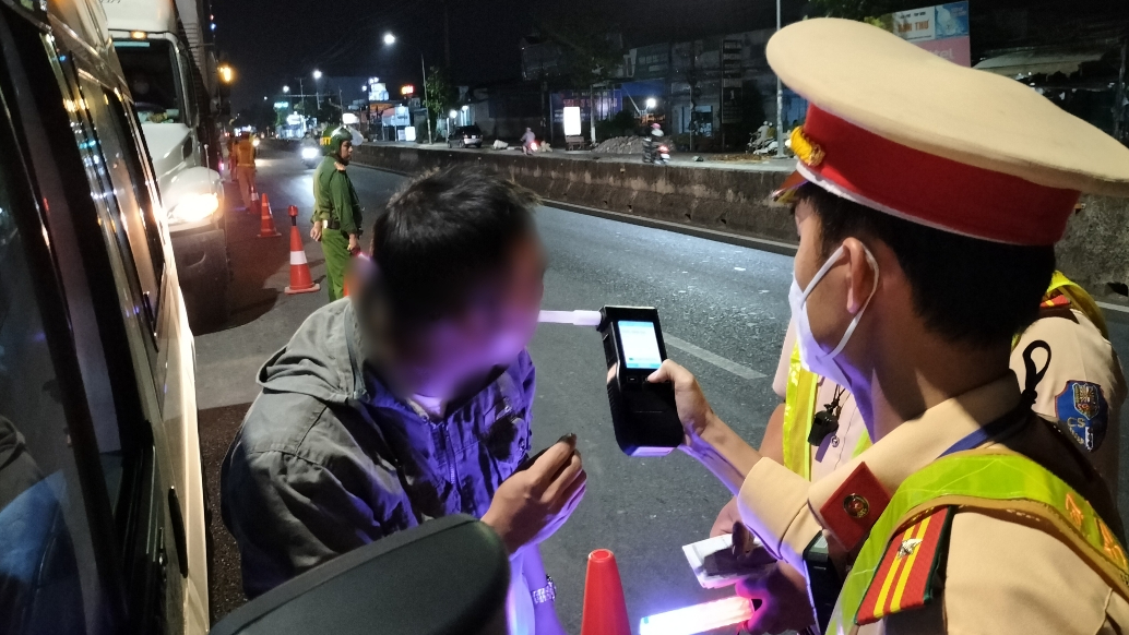 Cà Mau: Tăng cường bảo đảm trật tự an toàn giao thông trước thềm Đại hội Đảng bộ tỉnh- Ảnh 1.