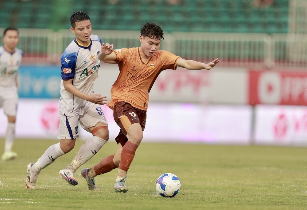 V-League: Đá hỏng phạt đền phút 90+9, HAGL đánh rơi chiến thắng trước SLNA- Ảnh 2.