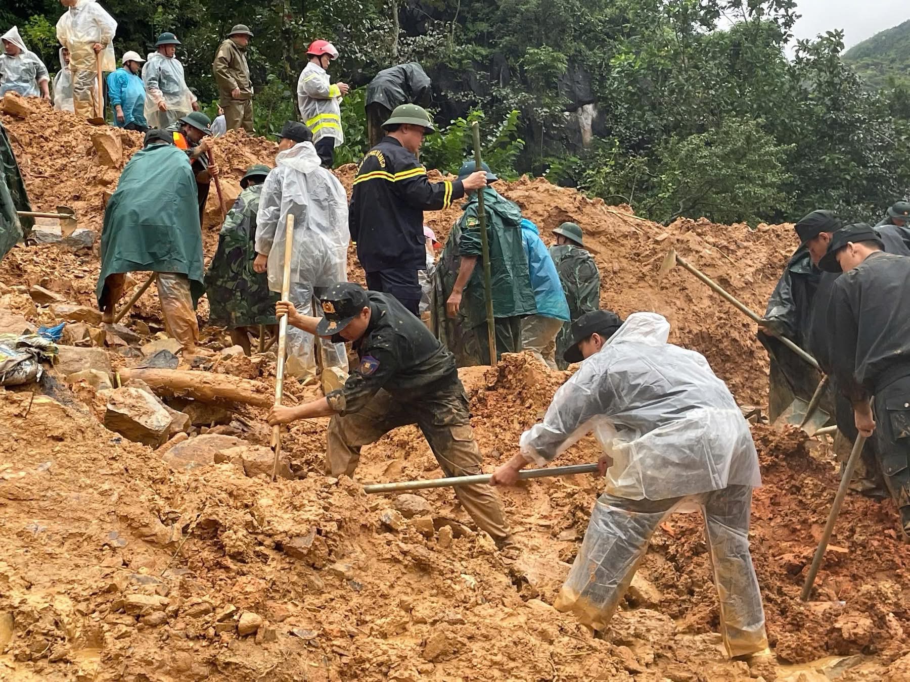 Tuyên Quang: Sập mố cầu Tát Luông, xã Nà Hang- Ảnh 2.