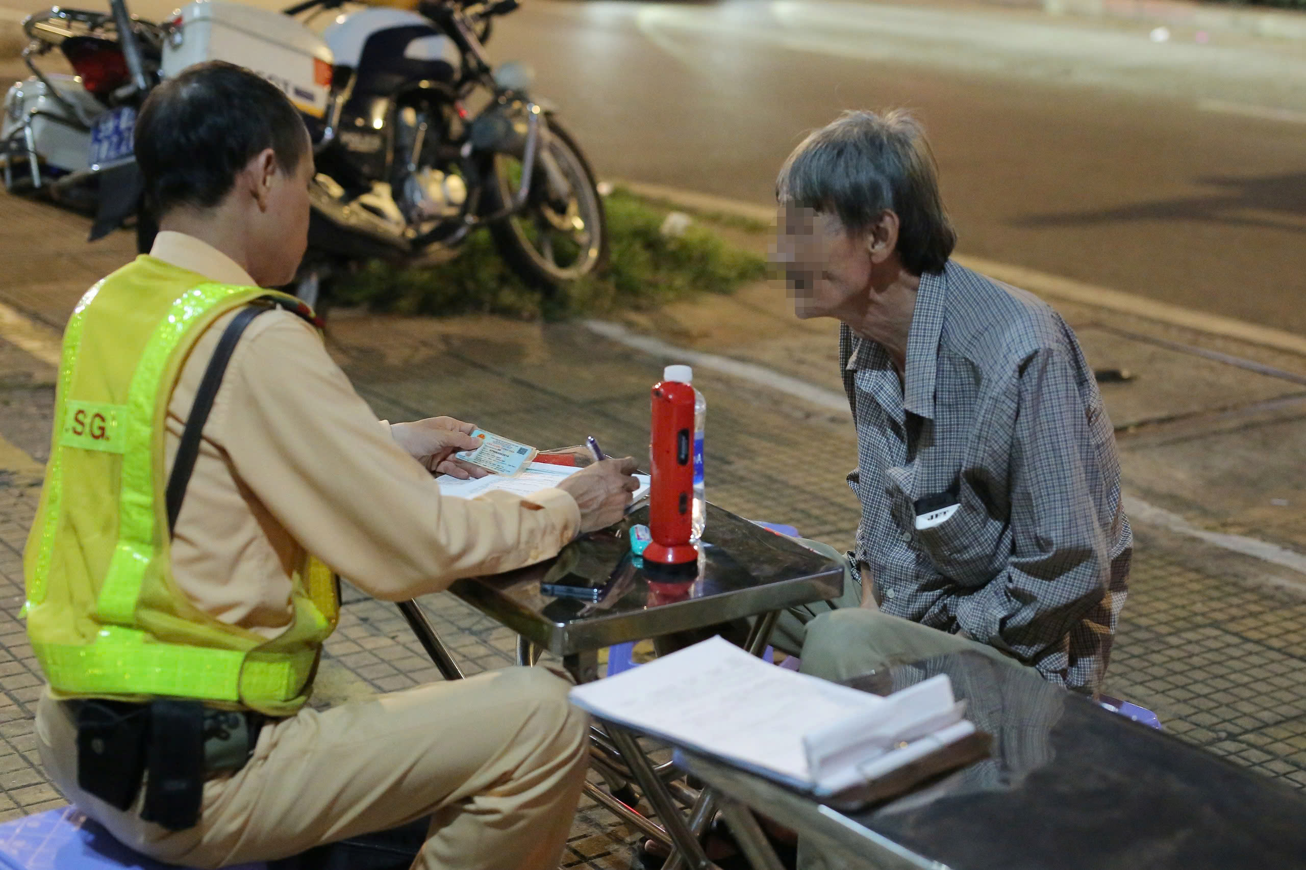 Một phường ở TP.HCM có nhiều người vi phạm nồng độ cồn nhất cả nước- Ảnh 1.