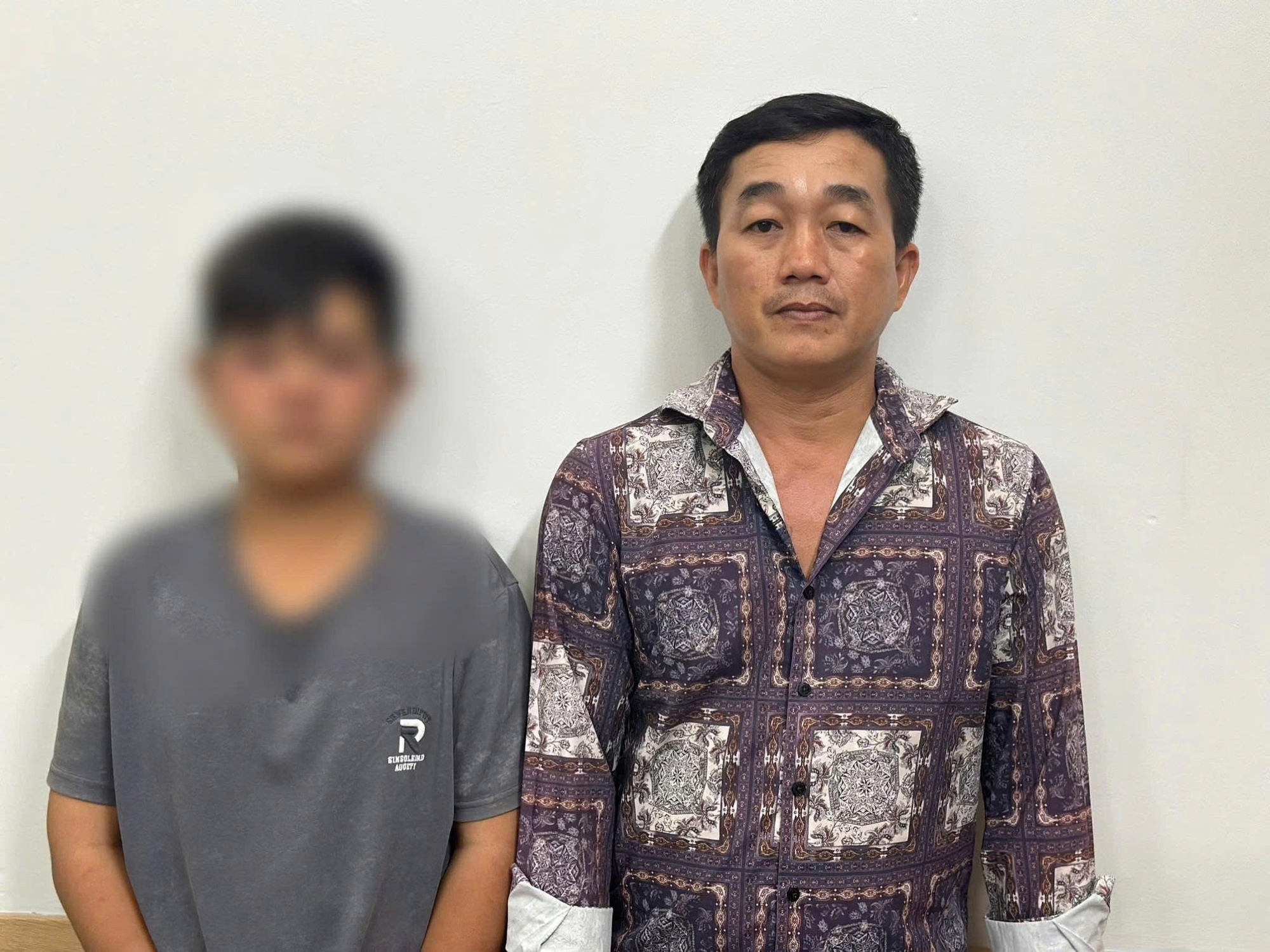 TP.HCM: Bắt 2 cha con trộm cắp tiền công đức trong chùa- Ảnh 1.
