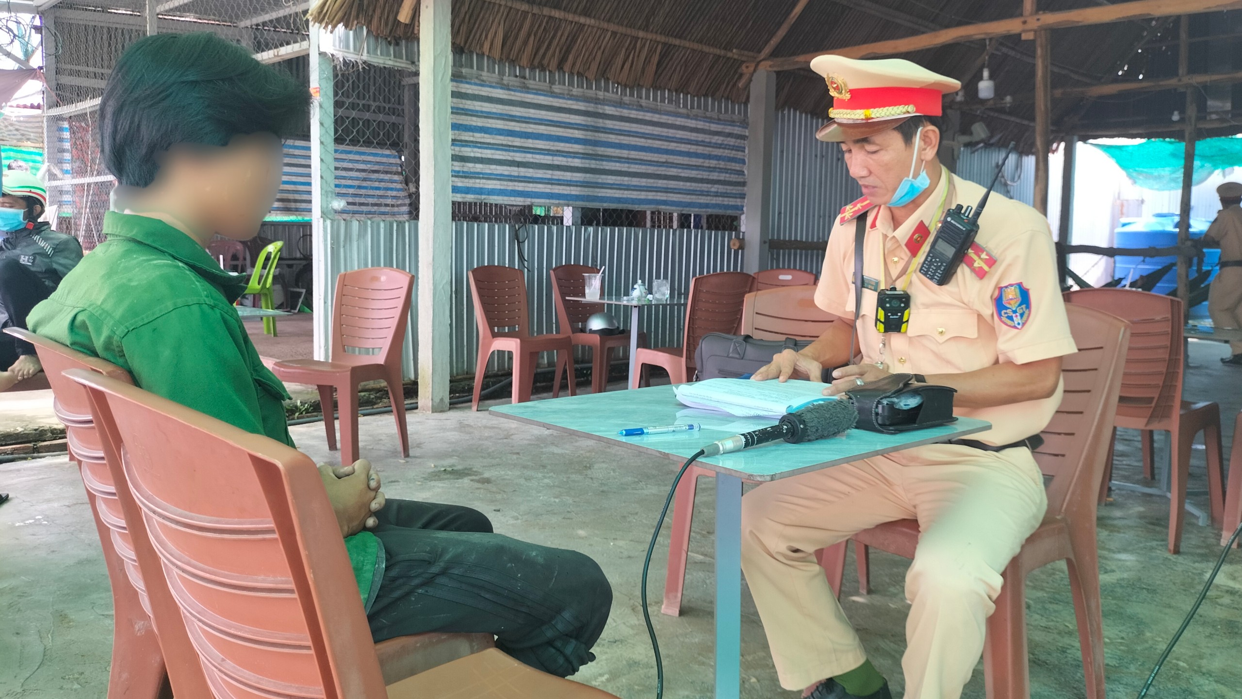 Cà Mau: Tăng cường bảo đảm trật tự an toàn giao thông trước thềm Đại hội Đảng bộ tỉnh- Ảnh 2.