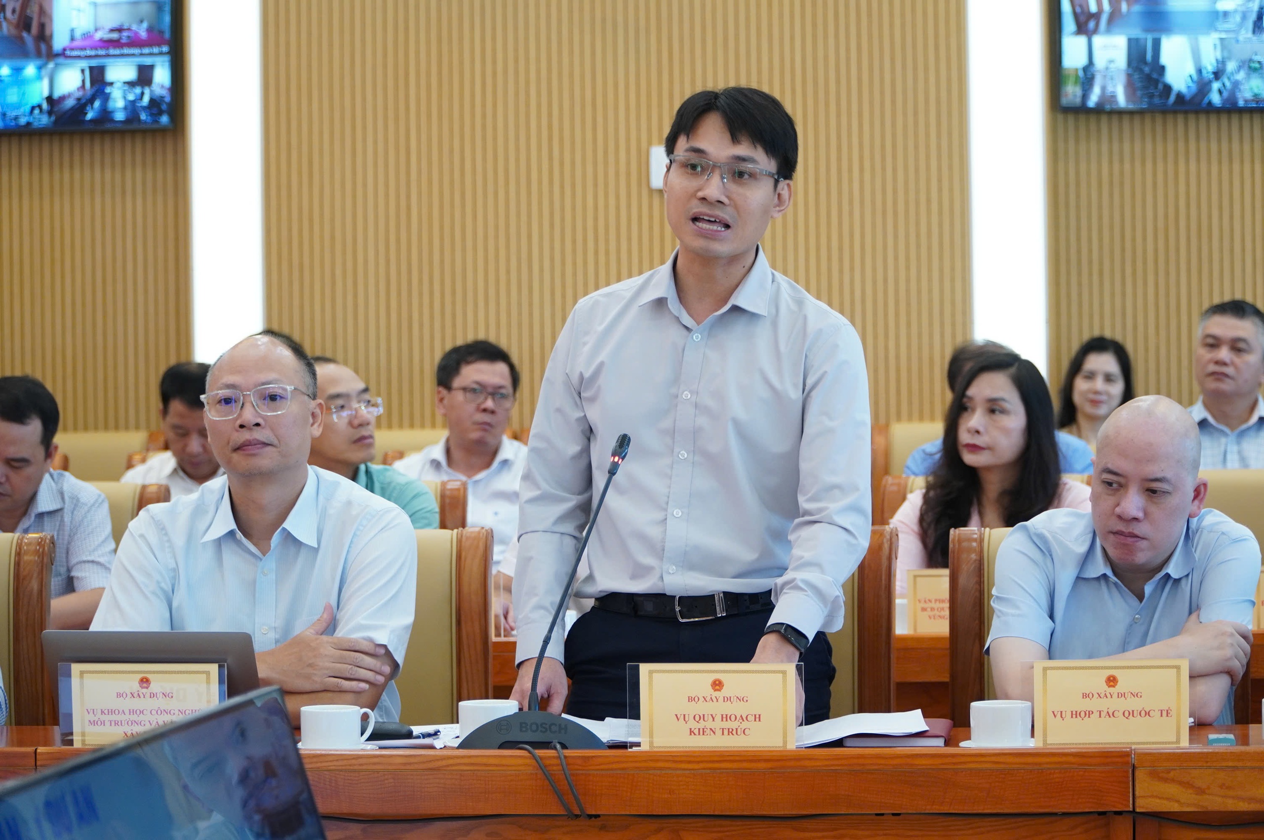 Phó Vụ trưởng Vụ Quy hoạch - Kiến trúc Trần Văn Hậu phát biểu tại Hội nghị đánh giá kết quả công tác 9 tháng năm 2025 và triển khai nhiệm vụ trọng tâm Quý IV năm 2025 của ngành Xây dựng. (Ảnh: Kế Toại)