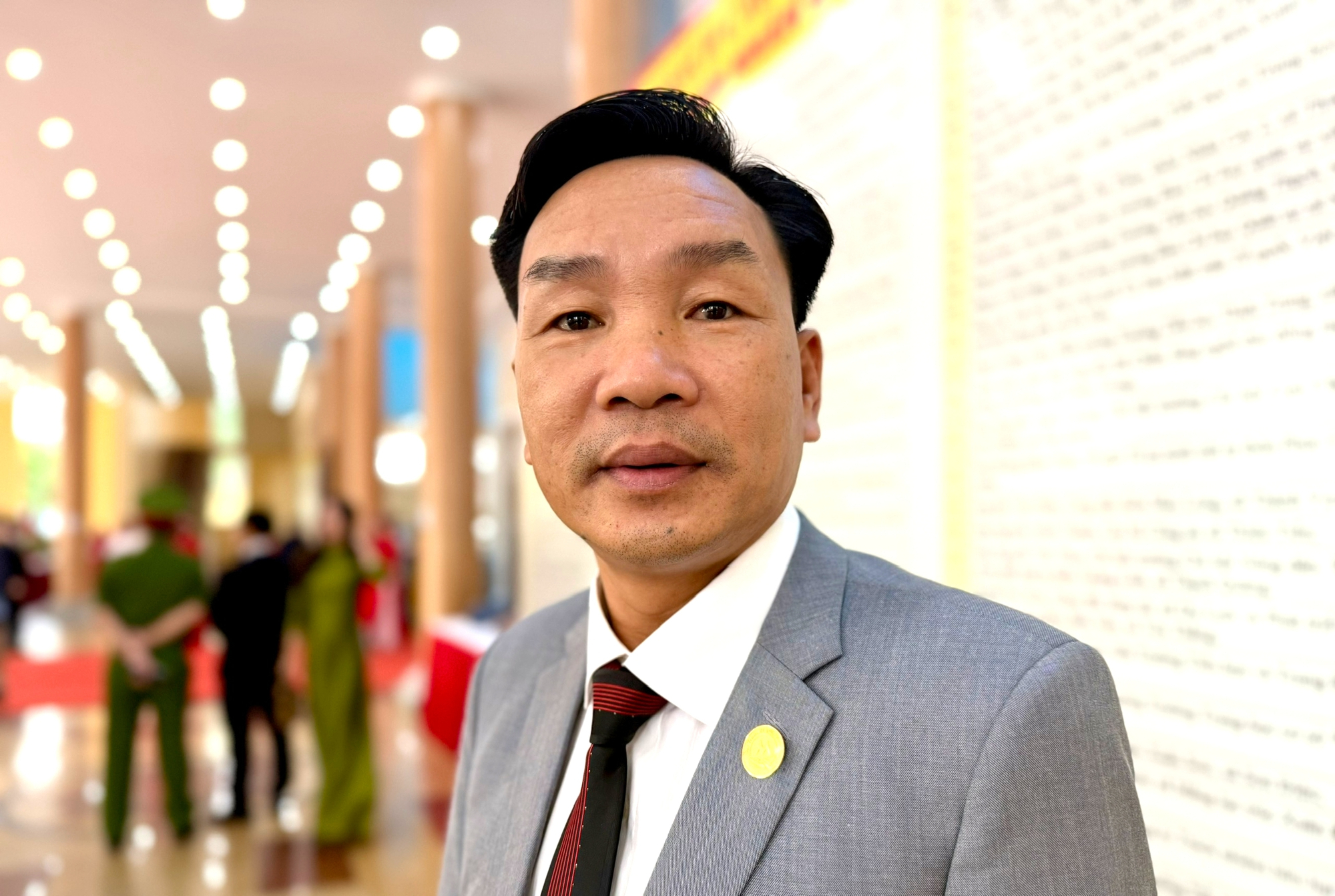 Giám đốc doanh nghiệp xã đảo chi hàng tỷ đồng vận hành chuyến xe tử tế, lan tỏa yêu thương- Ảnh 1. Giám đốc doanh nghiệp xã đảo chi hàng tỷ đồng vận hành chuyến xe tử tế, lan tỏa yêu thương- Ảnh 1.