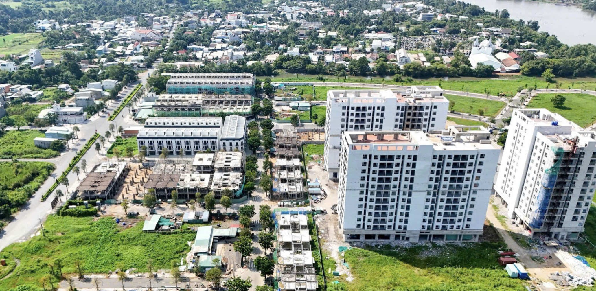 TP.HCM: Gần 10.000 căn NƠXH sắp hoàn thành, thêm cơ hội an cư cho người lao động- Ảnh 1. TP.HCM: Gần 10.000 căn NƠXH sắp hoàn thành, thêm cơ hội an cư cho người lao động- Ảnh 1.