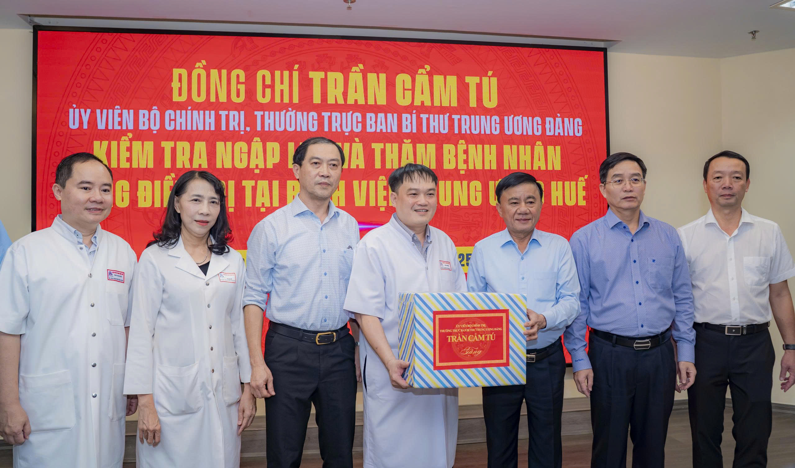 Thường trực Ban Bí thư kiểm tra công tác khắc phục hậu quả mưa lũ tại Huế- Ảnh 3. Thường trực Ban Bí thư kiểm tra công tác khắc phục hậu quả mưa lũ tại Huế- Ảnh 3.