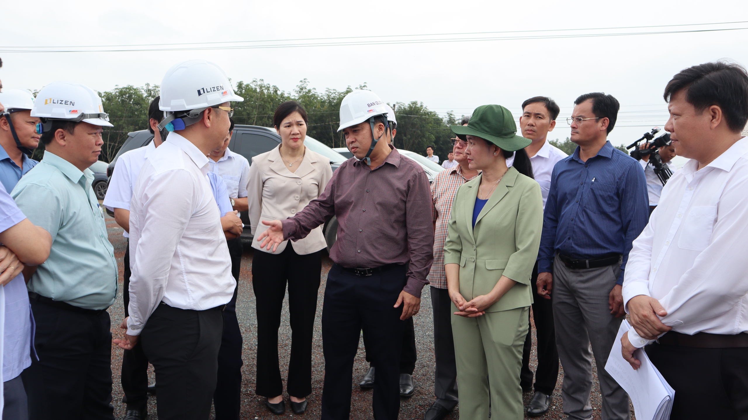 Đồng Nai đặt mục tiêu mặt bằng giao đến đâu thi công cao tốc Gia Nghĩa - Chơn Thành đến đó- Ảnh 2. Đồng Nai đặt mục tiêu mặt bằng giao đến đâu thi công cao tốc Gia Nghĩa - Chơn Thành đến đó- Ảnh 2.