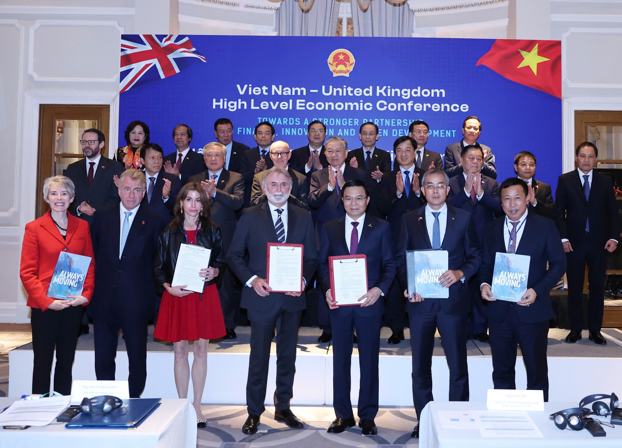 Vietnam Airlines tăng cường hợp tác Việt - Anh, lan tỏa giá trị văn hóa và nhân ái- Ảnh 1. Vietnam Airlines tăng cường hợp tác Việt - Anh, lan tỏa giá trị văn hóa và nhân ái- Ảnh 1.