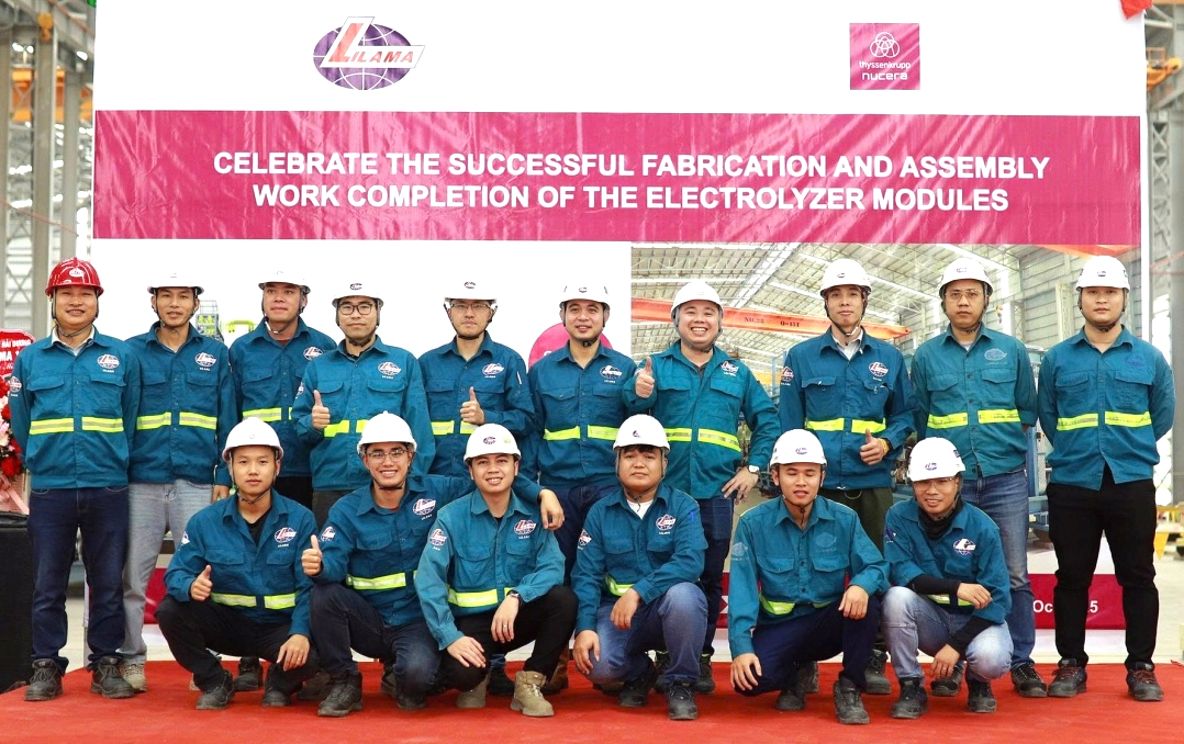 LILAMA xuất khẩu 27 module điện phân sản xuất hydro xanh sang châu Âu- Ảnh 2. Đội ngũ cán bộ, kỹ sư và công nhân LILAMA đã có hơn 1,25 triệu giờ làm việc an toàn trong toàn bộ dự án chế tạo, tổ hợp module điện phân cho sản xuất hydrogen xanh.