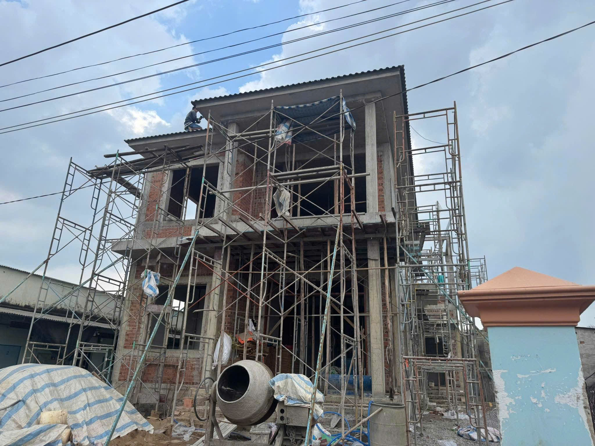 Trả giá đắt khi xây nhà bằng "giao khoán niềm tin"- Ảnh 3. Trả giá đắt khi xây nhà bằng "giao khoán niềm tin"- Ảnh 3.