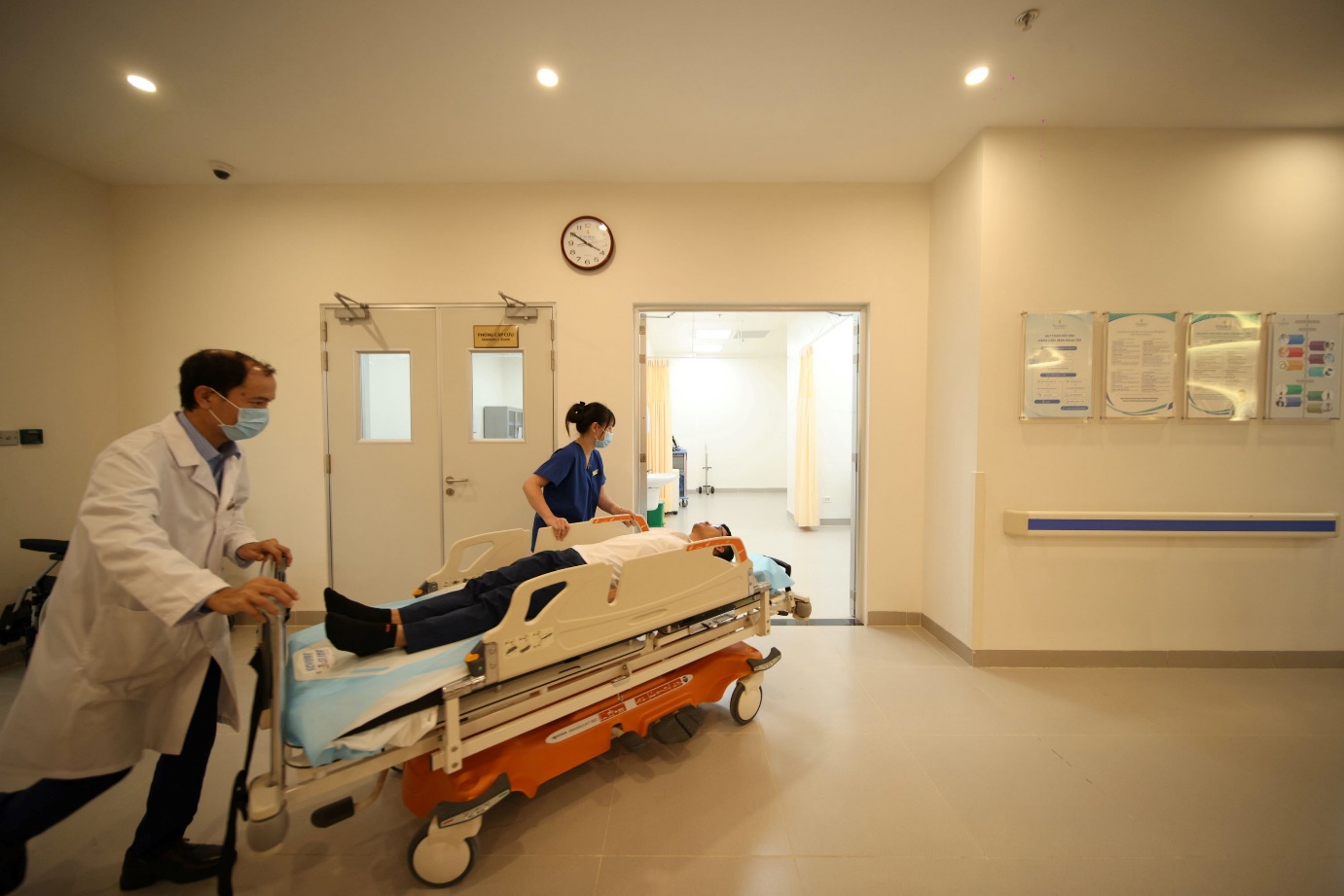 Vinmec khai trương phòng khám Đa khoa Quốc tế Vinmec Royal Island- Ảnh 2. Vinmec khai trương phòng khám Đa khoa Quốc tế Vinmec Royal Island- Ảnh 2.