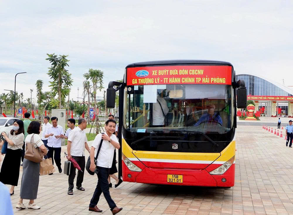 Tàu Hải Dương - Hải Phòng giảm giá vé tháng gần 50%- Ảnh 2. Tàu Hải Dương - Hải Phòng giảm giá vé tháng gần 50%- Ảnh 2.