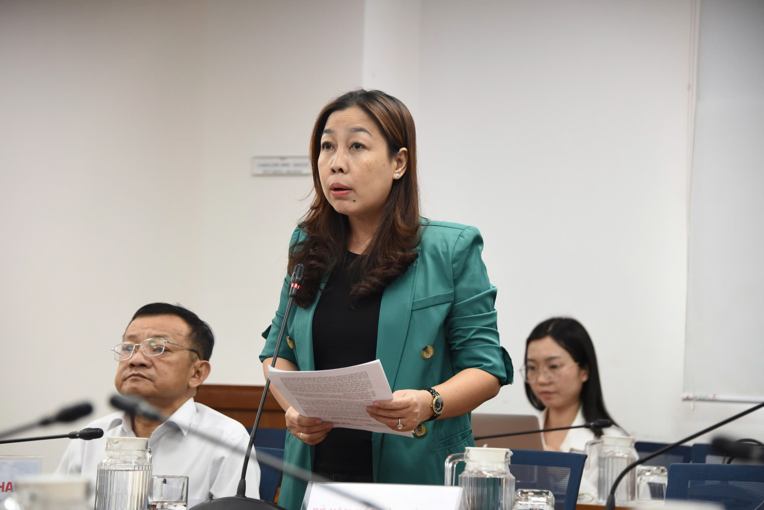 TP.HCM chấn chỉnh tình trạng ca sĩ biểu diễn nhạc phản cảm, lệch chuẩn văn hóa- Ảnh 1. TP.HCM chấn chỉnh tình trạng ca sĩ biểu diễn nhạc phản cảm, lệch chuẩn văn hóa- Ảnh 1.